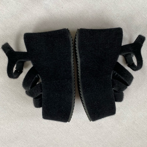 Delia's She Walks On Me Fuzzy Strappy Sandals Platform Shoes - Picture 3 of 7